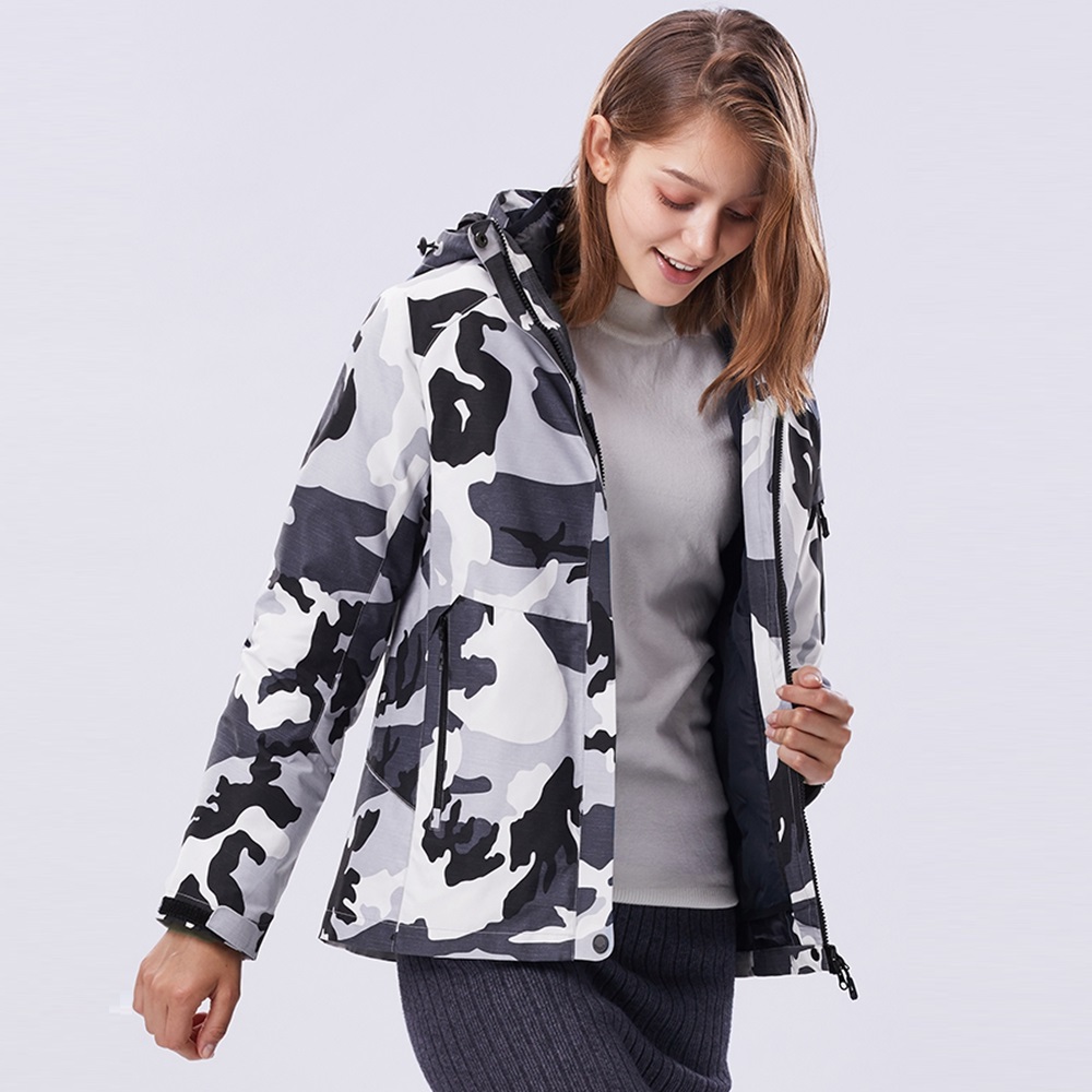 Women's waterproof jacket Stay warm during two seasons with this 3 in 1 coat for women 