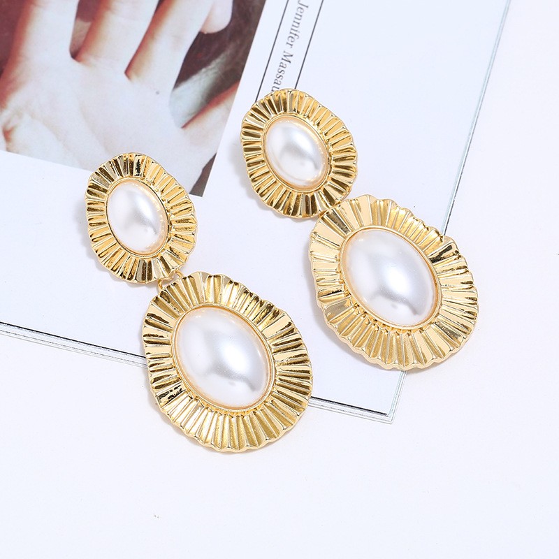 Women's pearl Earrings wrapped with gold