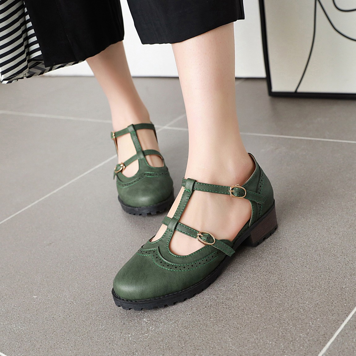 green Women’s Retro Round Toe Shoes