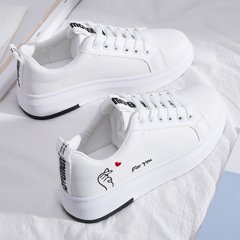 Woman's casual shoe sneakers